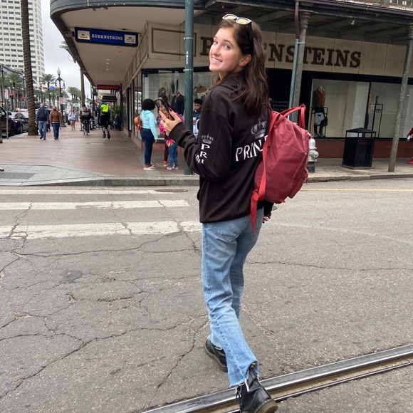 Meet your Posher, Lindsay - Picture 2 of 3